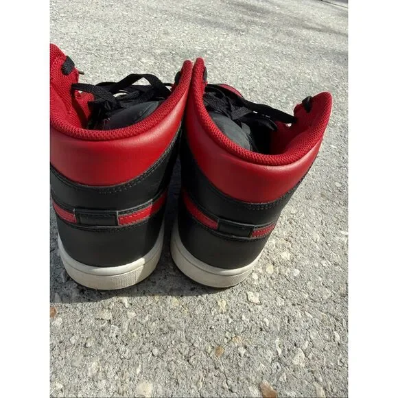Nike Air Jordan 1 Mid Sneakers Red Bred Black Basketball Streetwear Men Size 9.5 - Picture 5 of 12